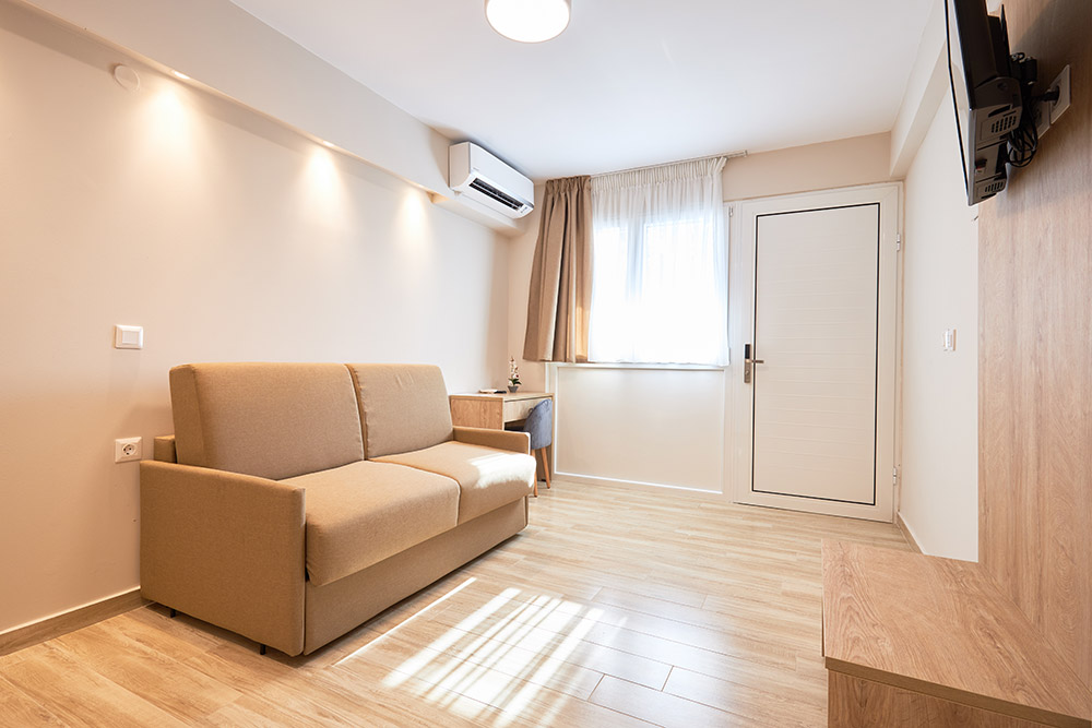 Tiara Holidays - Nikiti Comfort - family apartment dnevna soba